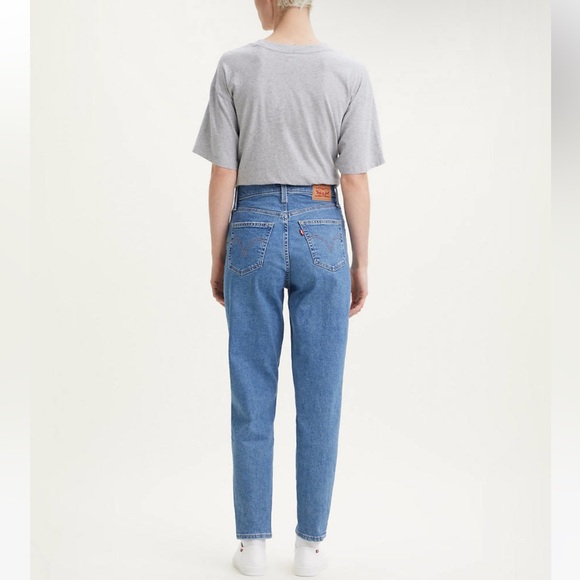 Levi’s High Waisted Mom - Picture 1 of 11